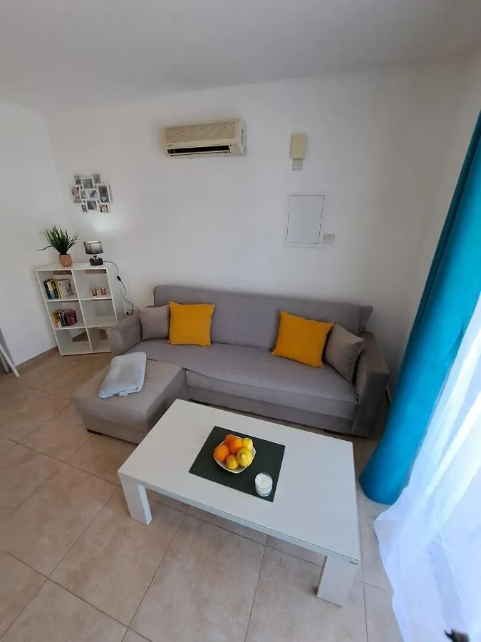 Afroditi Apartments Periwolia 0*,